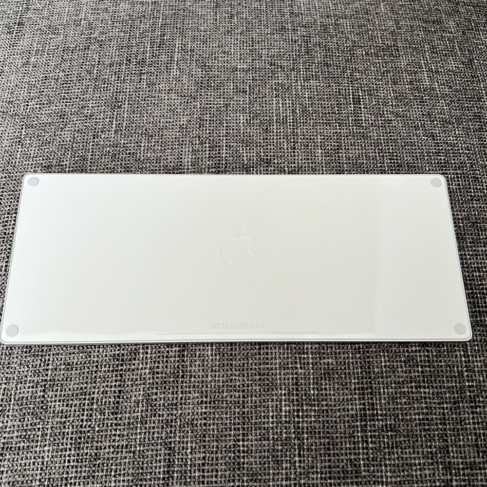 Apple Keyboard - Picture 2 of 3